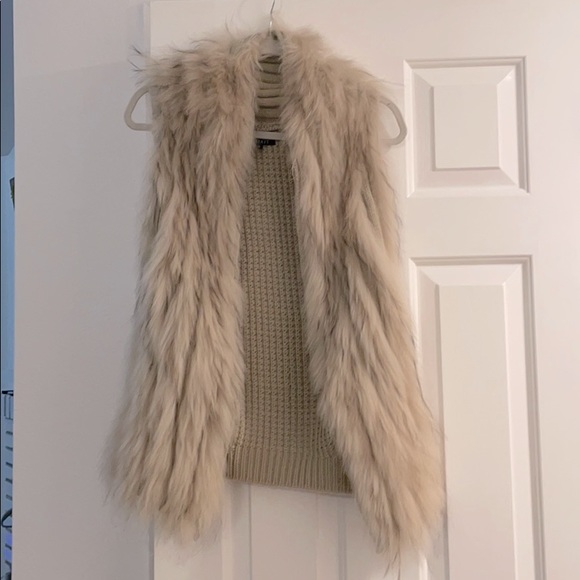 Liberty Asiatic Raccoon Fur Vest
ELLIATT - Picture 3 of 4